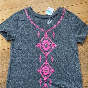 Justice tee shirt pink ikat design size 7, soft!!!